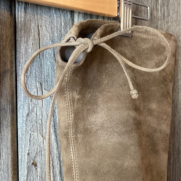 Stuart Weitzman Tieland Over-the-Knee Stretch Suede boots in taupe - Picture 7 of 8